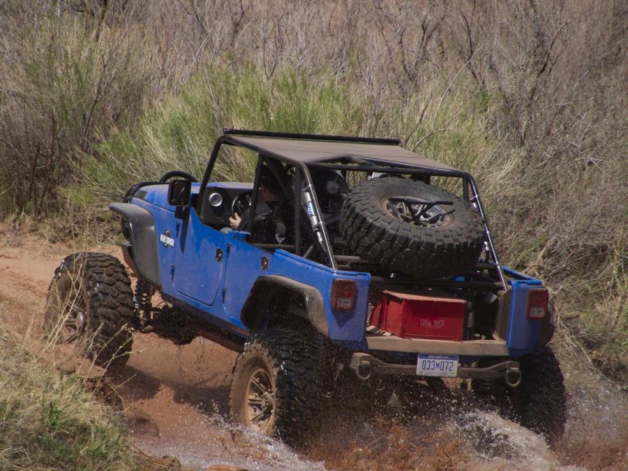  Jeep Wrangler Blue Crush Concept by Mopar 2011 года  (фото 16 из 16)